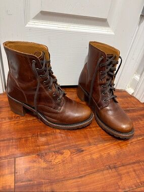 Frye Sabrina 6G Chestnut Brown Leather Lace-Up Heeled Boots